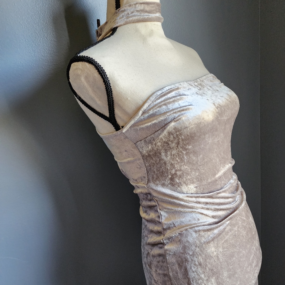 Forever 21 Silver Faux-Velvet Dress with Collar Neckline and Open Back - Picture 3 of 7